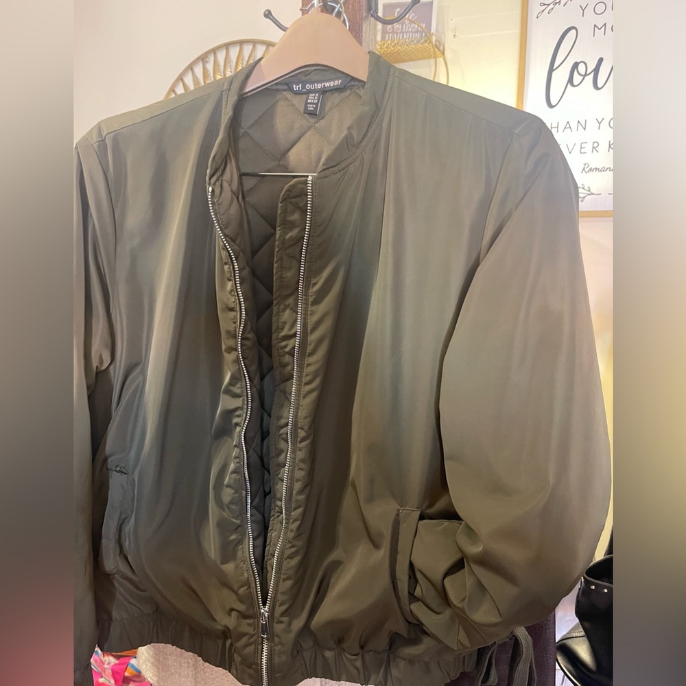 Trf_OUTERWEAR Bomber style jacket. EUC